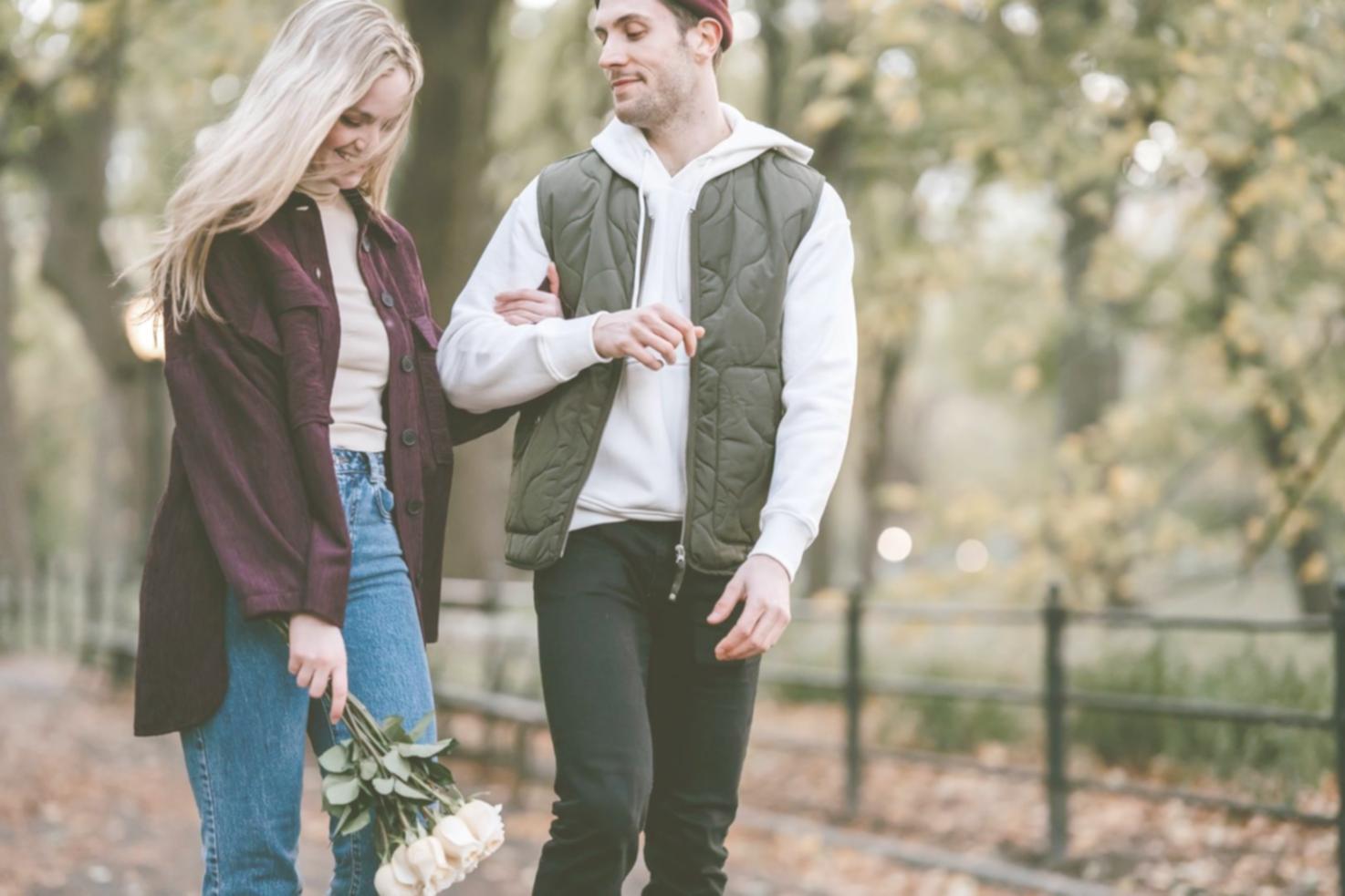 Famiglia che lavora insieme su regole condivise