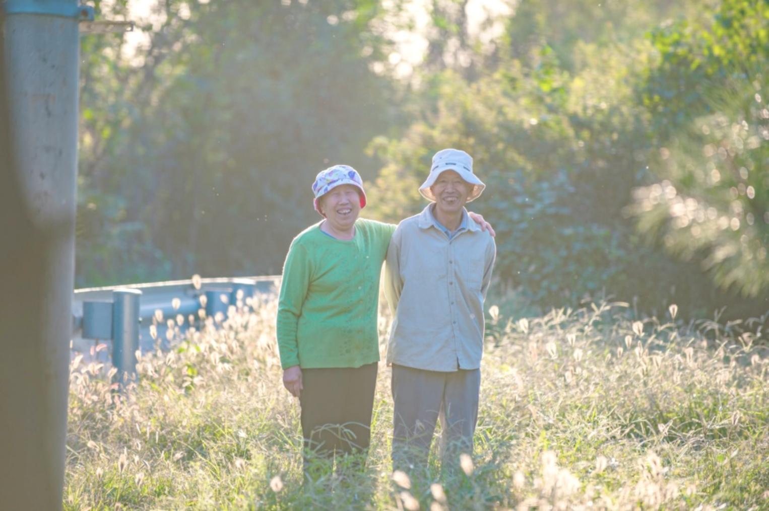 Genitori che discutono strategie educative